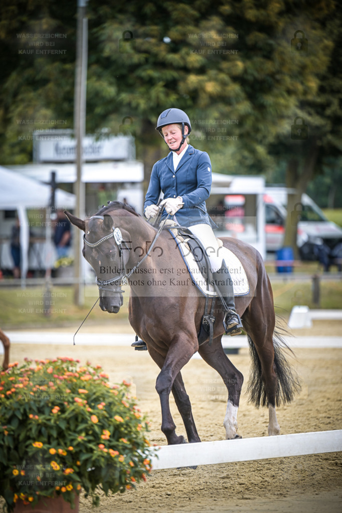 DOS_9485 | Entdecke hochwertige Reitturnierfotos von Foto Oger. Professionell, emotional und authentisch – jetzt Lieblingsmomente im Shop bestellen. - Realisiert mit Pictrs.com