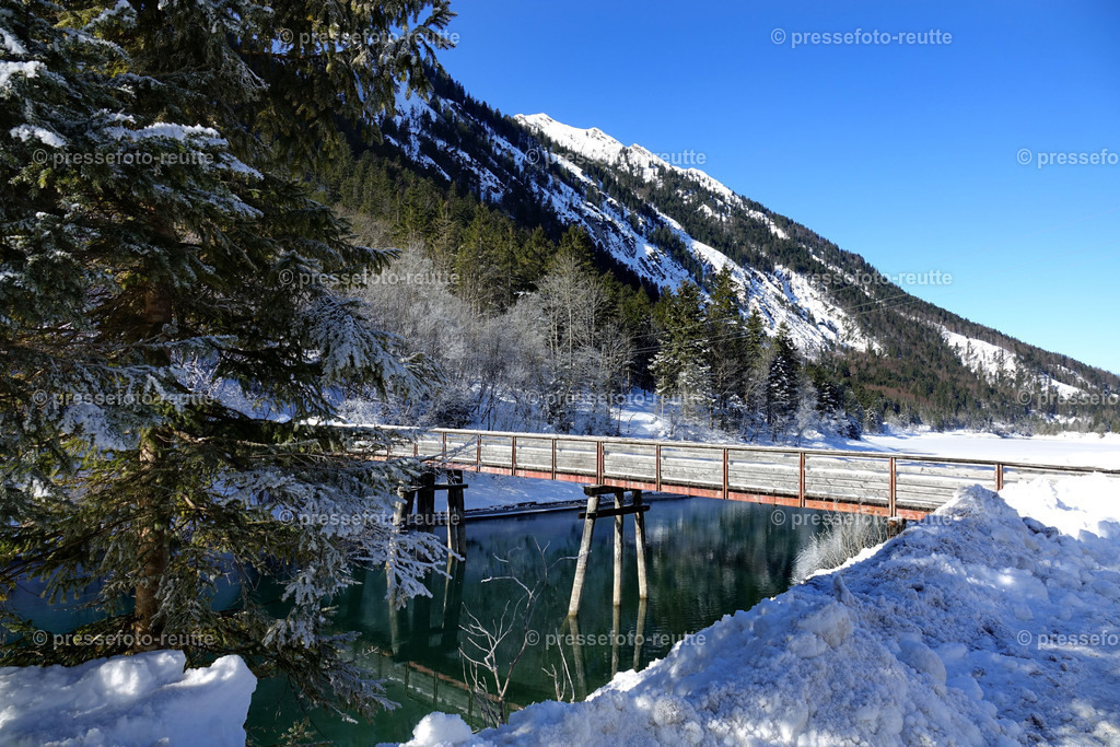 welltvi-Plansee-Winter--DSC02602 | Info aus dem Bezirk Reutte/Ausserfern Tirol sowie eine umfangreiche Bilddatenbank über die gesamte Region: Lechtal, Talkessel Reutte, Tannheimertal, Zwischentoren. Lech, Plansee, Zugspitze, Grenztunnel, B179, Fernpassstraße, Verkehr, Lawinen, Tradition, - Realisiert mit Pictrs.com