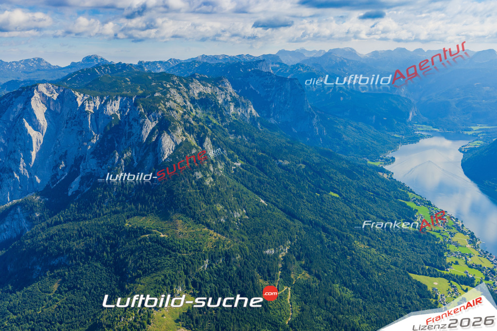 Luftaufnahme der Stadt Altaussee - Die Luftaufnahme wurde 2025 vom UL-Flugzeug heraus erstellt ( keine Drohne ) - Hochauflösende Luftaufnahme - für professionelle Ausdrucke geeignet. Die Geschenkidee !Mit Lizenz und Bildrechte bestellbar