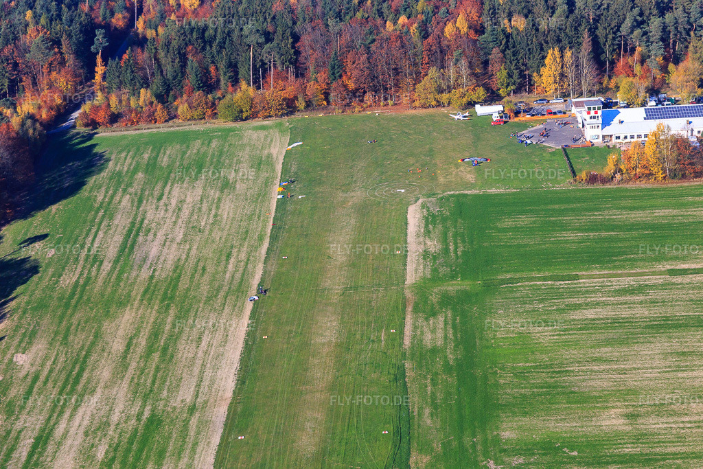 Luftbild: Flugplatz Vielbrunn und Zur Fliegerklause im Ortsteil Vielbrunn in Michelstadt im Bundesland Hessen in Deutschland.Foto: IMG_085010.jpg vom 01.11.2015 durch Werner Riehm/FLY-FOTO.deFlugsportclub Mümlingtal e.VZur Fliegerklause Vielbrunn