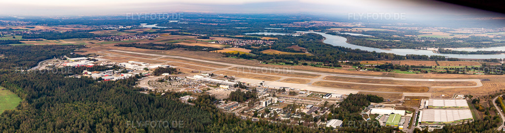 Luftbild: Panorama des Baden-Airpark im Ortsteil Söllingen in Rheinmünster im Bundesland Baden-Württemberg in Deutschland. Foto: IMG_008792.jpg vom 20.09.2020 durch Werner Riehm/FLY-FOTO.de