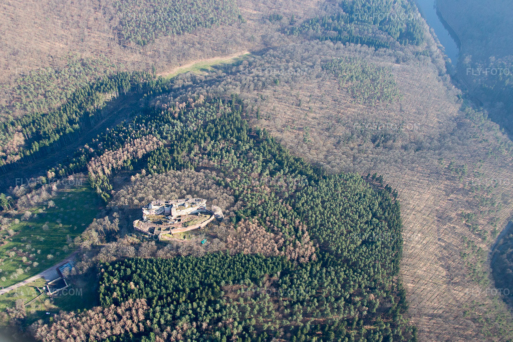 Aerial view: Fleckenstein ruins in Hirschthal in the state Bas-Rhin, France. – Photo: IMG_086713.jpg taken on 03/26/2016 by Werner Riehm/FLY-FOTO.com – Resolution of the original: 4848 x 3232 px