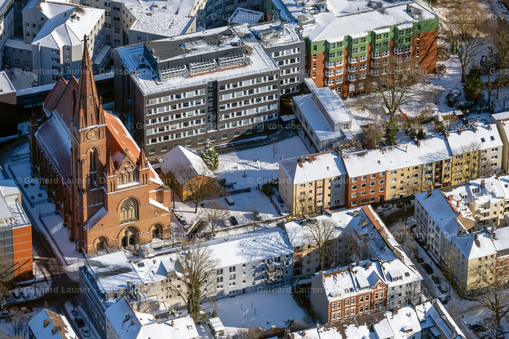 4043824 | DORTMUND 13.02.2021 Winterlich schneebedeckte Kirchengebäude der " Grabeskirche Liebfrauen " an der Gustavstraße im Ortsteil Cityring-West in Dortmund im Ruhrgebiet im Bundesland Nordrhein-Westfalen, Deutschland. Weiterführende Informationen bei: Grabeskirche Liebfrauen. // Wintry snow-covered church building of the " Grabeskirche Liebfrauen " on Gustavstrasse in the district Cityring-West in Dortmund in the Ruhr area in the state North Rhine-Westphalia, Germany. Further information at: Grabeskirche Liebfrauen. Foto: Gerhard Launer