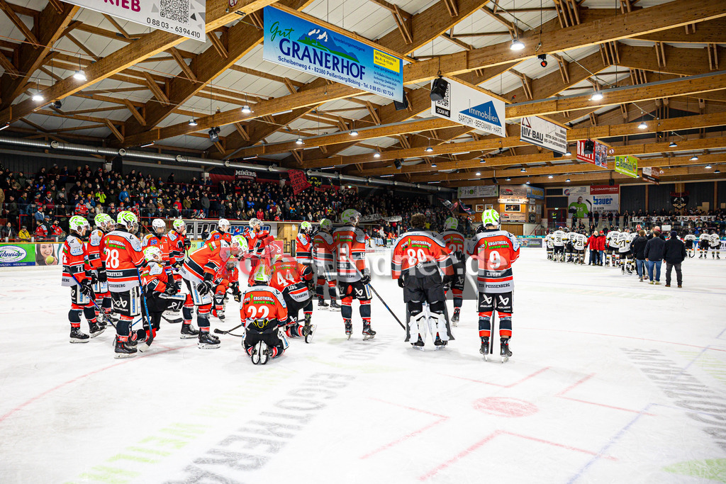 TSV Peißenberg MINERS gegen EHC Königsbrunn PINGUINE | Eishockey Bayernliga Herren Playoffs Viertelfinale 2024/25 - Spiel 6 von 7, TSV Peißenberg MINERS gegen EHC Königsbrunn PINGUINE, 20250221,Fans, Miners Spieler, Wir sind stolz auf euch,2025-02-21 in Peißenberg (Eisstadion Peißenberg)Copyright: WolfgangxLindner foto-lindner.de