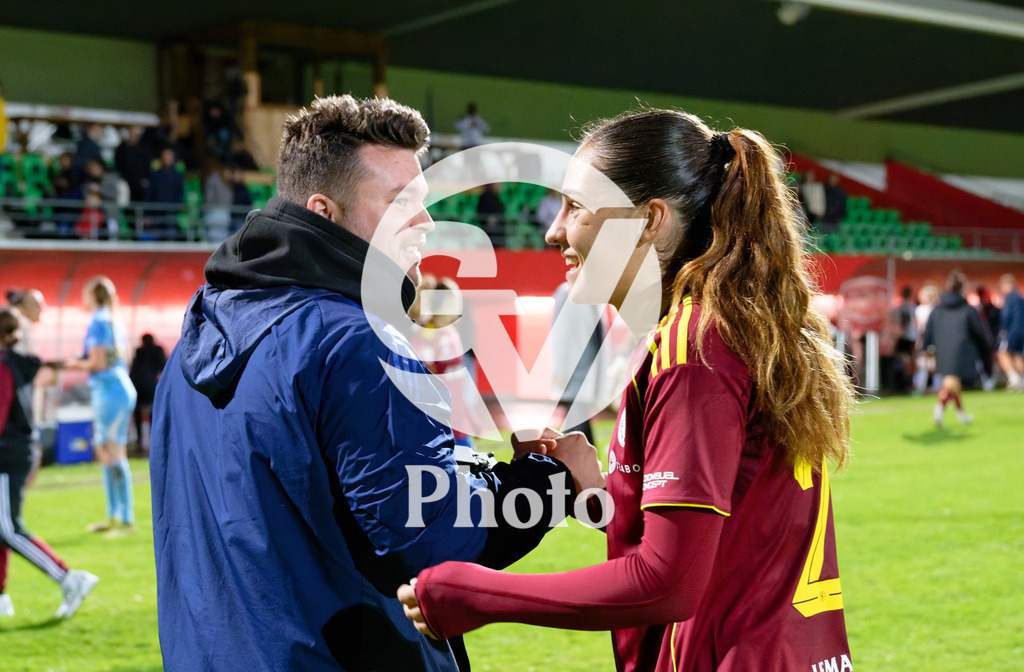 DZ9_5556_c | Switzerland: AXA Womens Super League 2025/26, Servette FC Chenois Feminin vs FC Aarau Frauen - Stade des Trois-Chene, Chene-Bourge: Amina Muratovic (23 Servette FC Chenois Feminin) celebrates after winning with Marc Delacretaz