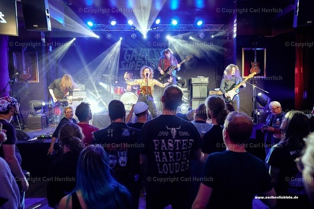 DSC_0381 | High End Portraits. Einzelportrait Paarportrait Gruppenportrait Künstlerportrait Bandportzait Bühnenfotografie Fashion Lifestyle Urbanlife  - Realisiert mit Pictrs.com