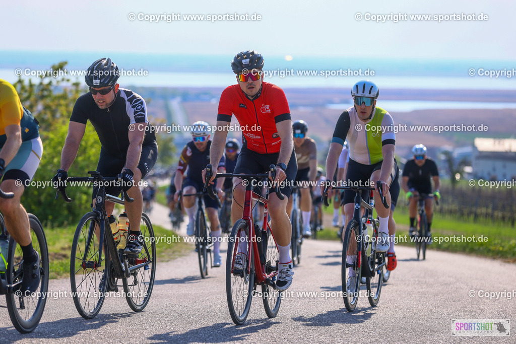 TRA_0525 | Neusiedlersee Radmarathon 2026@sportshot_your_pictrs #yourpictures#roadtowm2029 #nrm #neusiedlerseeradmarathon #neusiedlersee #neusiedlerseetourismus #burgenland #mörbisch #nrm26 #burgenlandtourismus #voglundco #poweredbyburgenlandtourismus #radsport #rad #marathon #ucigranfondo #visitburgenland #ucigranfondoworldseries