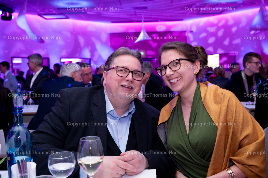 DSC_0766 | Im Parktheater Bensheim fand am 28. März 2026 die Verleihung des Eysoldt-Rings 2025 statt – eine der bedeutendsten Auszeichnungen für Schauspielkunst im deutschsprachigen Raum. Der Preis ging an Thomas Schmauser, der für seine herausragende darstellerische Leistung geehrt wurde.Im Rahmen der Veranstaltung wurde außerdem der Kurt-Hübner-Regiepreis an Fritzi Wartenberg verliehen, die für ihre besondere künstlerische Handschrift und Regiearbeit ausgezeichnet wurde.,Bild: Thomas Neu