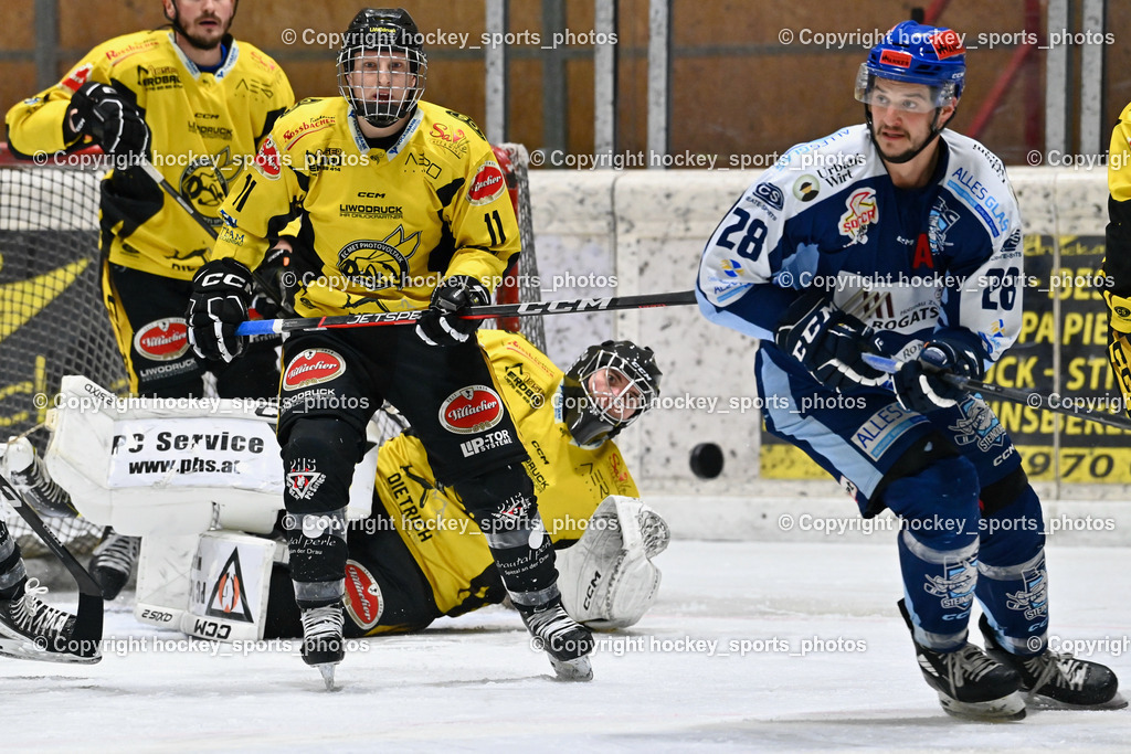 EC Hornets Spittal vs. ESC Steindorf 23.2.2024 | #11 Kucher Florian EC Hornets Spittal, #1 Zauchner Rene EC Hornets Spittal, #28 Bacher Stefan ESC Steindorf, EC Hornets Spittal vs. ESC Steindorf 23.2.2024, EC Hornets Spittal vs. ESC Steindorf 23.2.2024 am 23.02.2024 in Spittal an der Drau (Eissportzentrum Spittal), Austria, (Photo by Bernd Stefan)