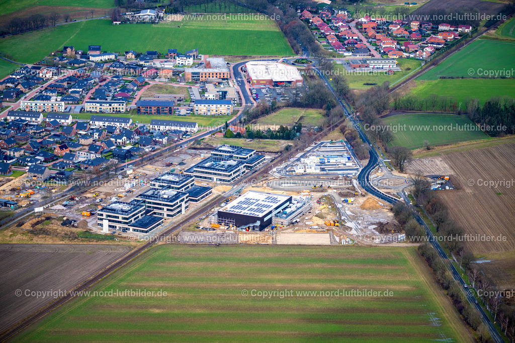 Stade_Riensförde_Bildungscampus_Baustelle_ELS_3067040223 | STADE 04.02.2023 Baustelle zum Neubau des Gebäudekomplexes des Weiterbildungs- und Bildungszentrums im Ortsteil Riensförde in Stade Riensförde im Bundesland Niedersachsen, Deutschland. Weiterführende Informationen bei: Claudia Blaurock  Landschaftsarchitektur,  GOLDBECK GmbH,  PD - Berater der öffentlichen Hand GmbH,  gmp International GmbH. // Construction site for the new building complex of the education and training center in the district Riensfoerde in Stade in the state Lower Saxony, Germany. Further information at: Claudia Blaurock  Landschaftsarchitektur,  GOLDBECK GmbH,  PD - Berater der oeffentlichen Hand GmbH,  gmp International GmbH. Foto: Martin Elsen