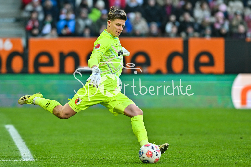FC Augsburg - 1. FC Heidenheim | AUGSBURG, GERMANY - 15. FEBRUARY: am Ball Finn DAHMEN (FC Augsburg 1) / Einzelfoto / Freisteller während dem Bundesligamatch zwischen dem FC Augsburg und dem 1. FC Heidenheim am 22. Spieltag in der WWK-Arena / DFL REGULATIONS PROHIBIT ANY USE OF PHOTOGRAPHS AS IMAGE SEQUENCES AND/OR QUASI-VIDEO