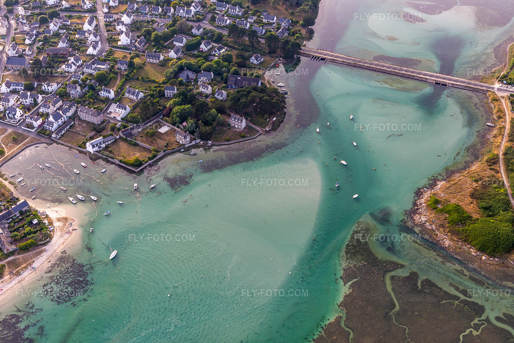 Aerial view: Le Ster in Plobannalec-Lesconil in the state Finistere, France. – Photo: IMG_132488.jpg taken on 06/17/2022 by Werner Riehm/FLY-FOTO.com – Resolution of the original: 5472 x 3648 px