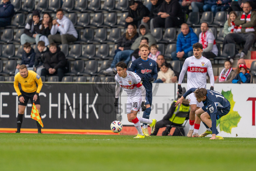 VfB Stuttgart II vs. TSG Hoffenheim II, Fussball, 3. Liga, 26. Spieltag, 15.03.2026 | Nicolas Sessa (VfB Stuttgart II, #10),VfB Stuttgart II vs. TSG Hoffenheim II, Fussball, 3. Liga, 26. Spieltag, 15.03.2026Foto: photosbyphips/Philip Ziegler