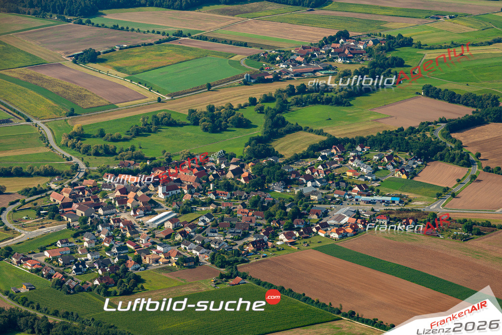 Das Luftbild zeigt : Herrnsdorf Frensdorf - Die Luftaufnahme wurde 2024 vom UL-Flugzeug aus erstellt ( keine Drohne ) - Hochauflösende Luftaufnahme - Für grossformatige Ausdrucke geeignet. Die Geschenkidee !Mit Lizenz und Bildrechte bestellbar