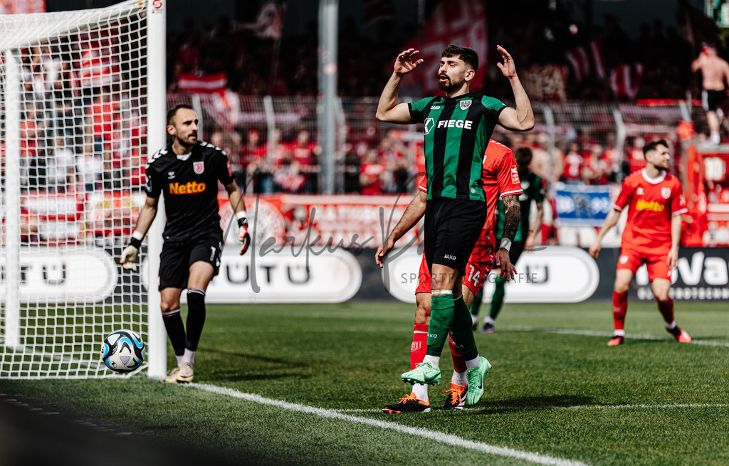 3. Liga, Saison 2023/24, 32. Spieltag: SC Preußen Münster - Jahn Regensburg | Münster, 06.04.2024: 3. Liga, 32. Spieltag, SC Preußen Münster gegen Jahn Regensburg im LVM-Preußenstadion in Münster. Foto: sportfotografie.ms | Markus Paletta - Realisiert mit Pictrs.com