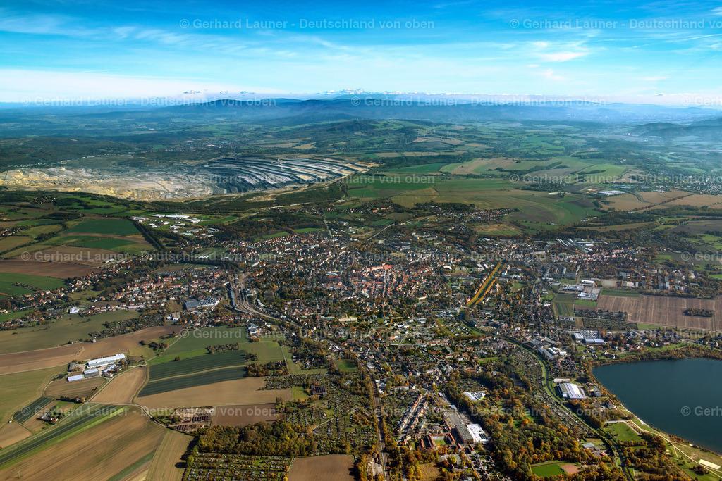 3704573 | ZITTAU 15.10.2017 Stadtansicht vom Stadtrand angrenzend an landwirtschaftliche Feldern  in Zittau im Bundesland Sachsen, Deutschland // City view from the outskirts with adjacent agricultural fields  in Zittau in the state Saxony, Germany Foto: Gerhard Launer
