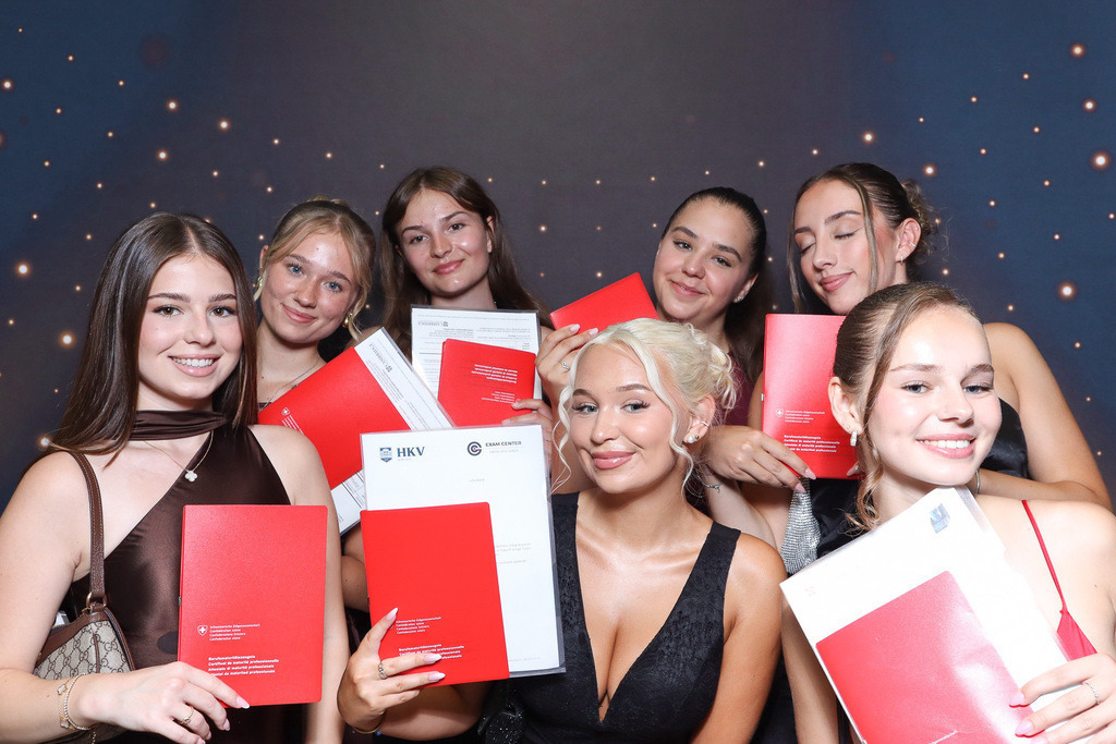 ZD260628112736-55 | Fotoshop von zweidimensional Fotografie. Ihr Fotograf im Aargau. Abzüge von Ihrem Fotobox Event bestellen.Abzüge von Ihrem Hochzeit bestellen.Abzüge von Ihrem Schulfotograf bestellen.