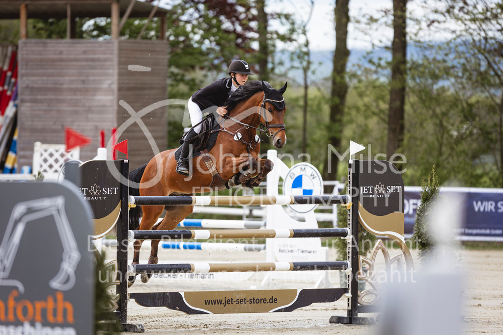 240428_Spenge_Stil-S-101 | Deine schönsten Turniermomente als professionelle Fotos! Entdecke hochwertige Pferdesport-Fotografie im Online-Shop. Jetzt Fotos finden & bestellen!