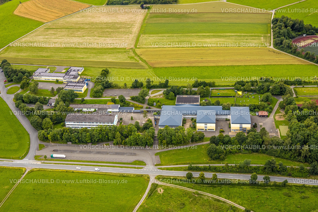 BadBerleburg240710014 | Luftbild, Ludwig-zu-Sayn-Wittgenstein-Schule Hauptschule und Städt. Realschule, Wiesen und Felder, Bad Berleburg, Wittgensteiner Land, Nordrhein-Westfalen, Deutschland