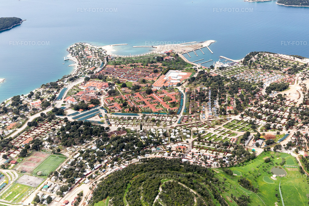 Aerial view: View of the town in Vrsar in the state Gespanschaft Istrien, Croatia. – Photo: IMG_106025.jpg taken on 04/13/2018 by Werner Riehm/FLY-FOTO.com – Resolution of the original: 5472 x 3648 px
