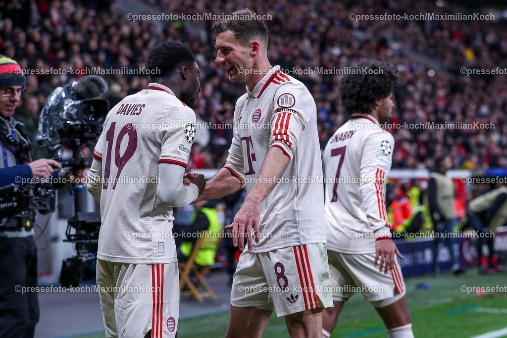 UCL11032502468 | 11.03.2025, Fußball, UEFA Champions League, Bayer 04 Leverkusen - FC Bayern München, Achtelfinale Rückspiel, BayArena, Saison 2024 2025: Torjubel nach dem 2:0 durch Torschütze Alphonso Davies (FC Bayern #19). Zusammen mit Leon Goretzka (FC Bayern #8)DFB regulations prohibit any use of photographs as image sequences and or quasi-video.