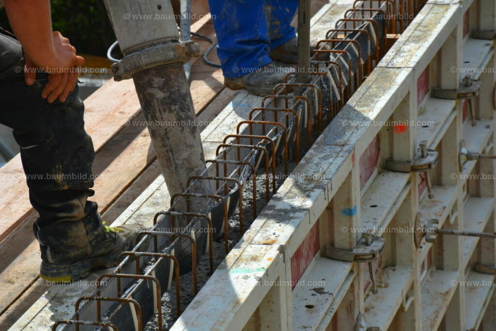 bib-lg04-betonarbeiten-0182 | Nach LV-Leistungsgruppen sortierte Detailfotos über den Bau eines Hauses. Alle Hausbau-Bilder direkt vom Urheber und Autor der Website Haus-Selber-Bauen.com