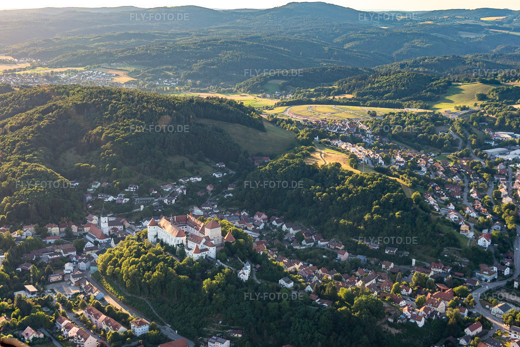 Luftbild: Stadtansicht von Südosten im Ortsteil Hungersdorf in Wörth im Bundesland Bayern in Deutschland. Foto: IMG_133264.jpg vom 03.07.2022 durch Werner Riehm/FLY-FOTO.deStadt Wörth an der Donau | Stadt Wörth a.d. Donau
