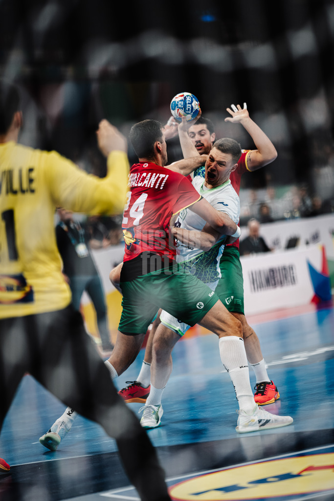 Handball | Herren | EHF EURO 2024 | European Championshop Men 2024 Final Tournament | Slowenien vs. Portugal | 19.01.2024 | Kristjan Horzen (#27, Slowenien, SLO) beim Torwurf gegen Alexandre Cavalcanti (#24, Portugal, POR)