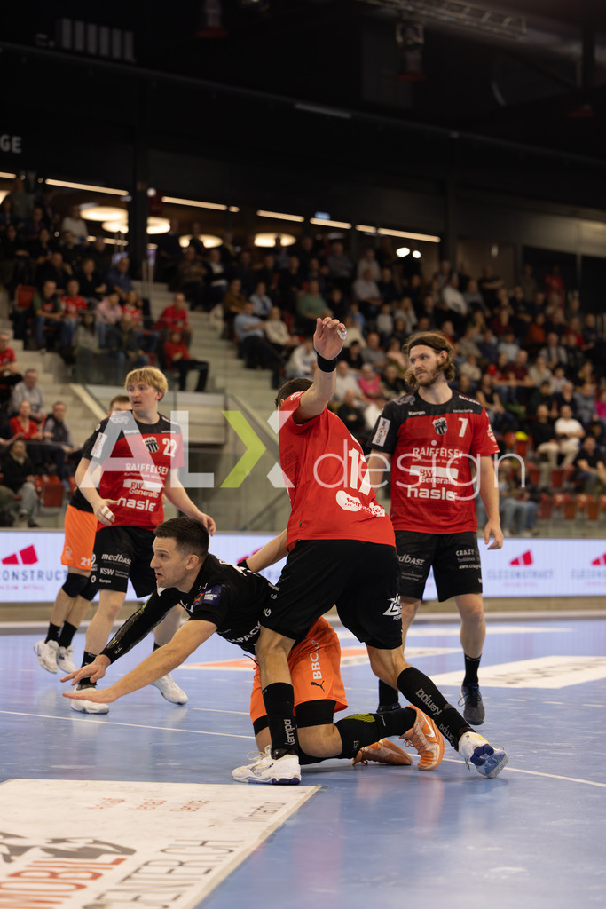 Handballen I Herren I Saison 2025-2026 I Quickline Handball League 2026 | Men I 18. Spieltag I Pfade Winterthur - Kadetten Schaffhausen I 20.12.2025 | 10 Josip Perić (Kadetten Schaffhausen) - Rückraum mitte - Realisiert mit Pictrs.com