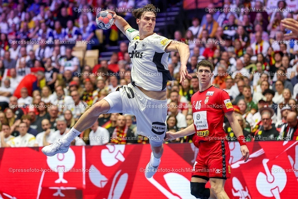 EHF17012602077 | 17.01.2026, Handball, Men's EHF EURO 2026, Deutschland - Serbien, Jyske Bank Boxen in Herning, Dänemark, Preliminary Round:  Miro Schluroff (Germany #05) wirft auf das Tor von xs98 Dejan Milosavljev (Serbien #96) 