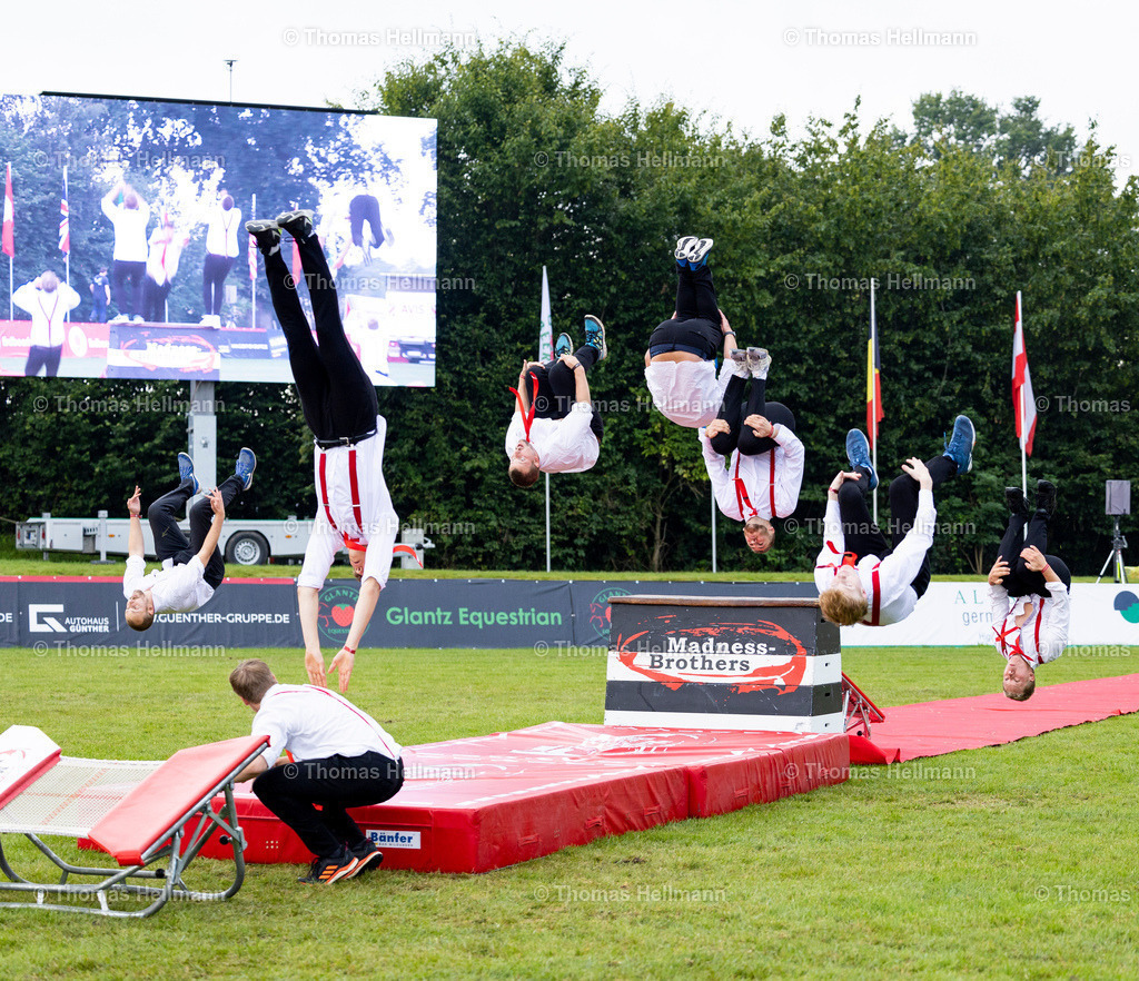 TH_Show_ Madness Brothers_10983 | Hoffest Delingsdorf 2023 am 12.08.23 in Delingsdorf, Show, Madness Brothers