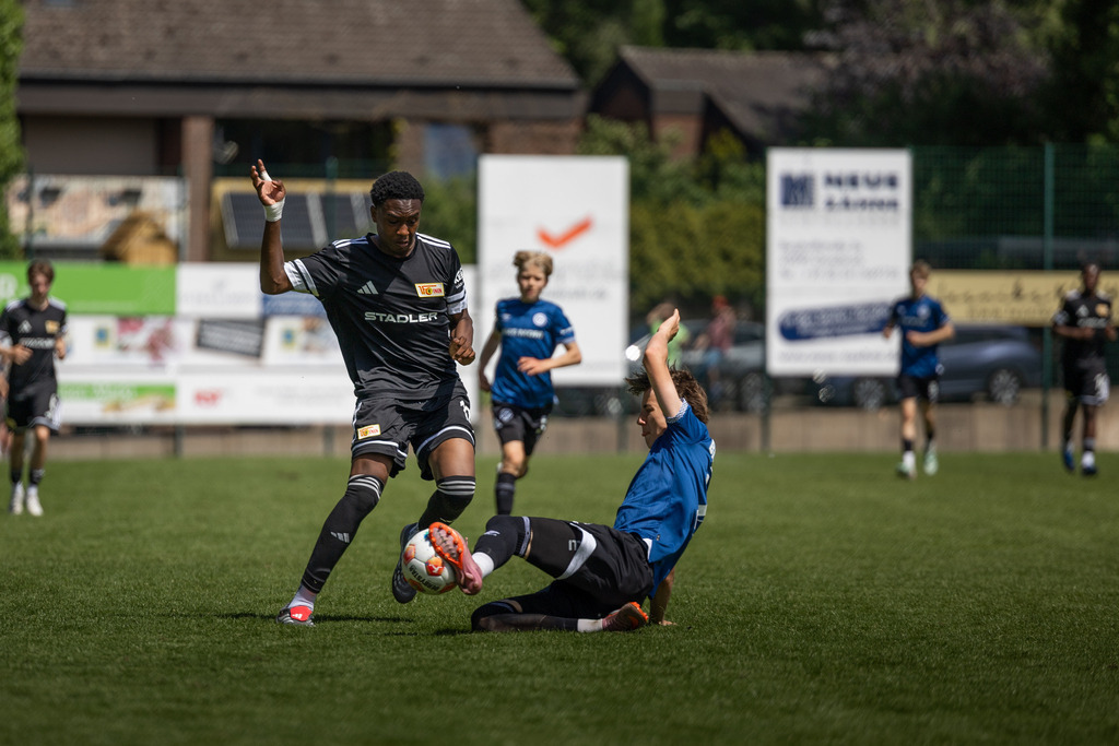 Fußball I Männer I 40. Pfingscup Hollage I 13130 | realhellocedii - Realisiert mit Pictrs.com