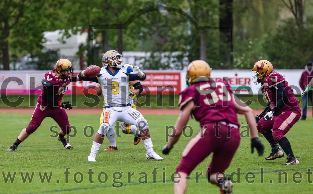 2022-04-30_129_Erding_Bulls_gegen_Regensburg_Phoenix | Erding, Deutschland, 30.04.2022:
Football, Regionalliga 2022, 1. Spieltag, Erding Bulls gegen Regensburg Phoenix

Foto: Christian Riedel / fotografie-riedel.net