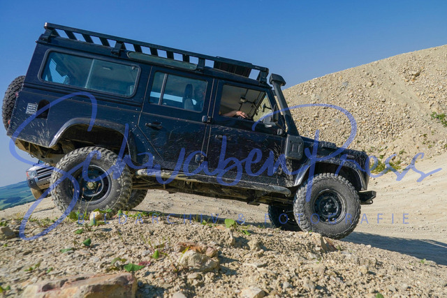 DSC08391 | Vierradfahrzeuge testen unterschiedliches Terrain - ueber Stock und Stein

Offroad Grundkurs im Steinbruch. Unterschiedliche Fahrgegebenheiten mit dem gelaendegaengigem Offroad-Fahrzeug. 

Deutschland, Geisingen, Steinbruch Meichle und Mohr, 10.06.2023