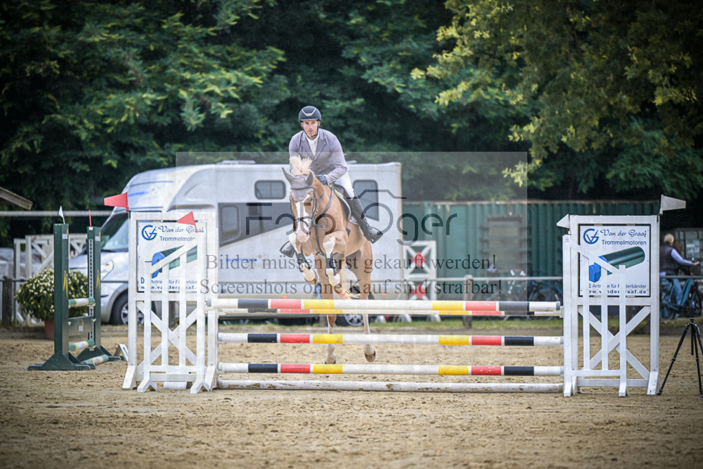 DOS_3351 | Entdecke hochwertige Reitturnierfotos von Foto Oger. Professionell, emotional und authentisch – jetzt Lieblingsmomente im Shop bestellen.Deutschlandweite Turnierfotografie. - Realisiert mit Pictrs.com
