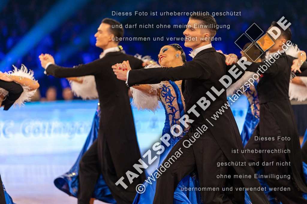 20231111-13988 | Hier finden Sie Tanz Bilder vom Latein und Standard Formationen tanzen. Sportbilder vom Tanzsport. Schöne Fotos und von Weltmeisterschaft, Europameisterschaft, Bundesliga, Regionalliga, Oberliga und Landesliga sowie von GOC Stuttgart, DanceComp, WM Bremen
