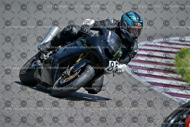 26BT02-1645 | markuskiefer.com - Realisiert mit Pictrs.com
