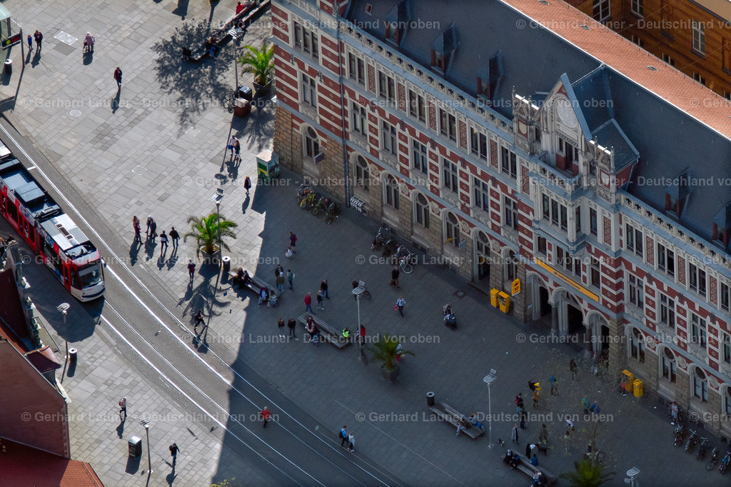 4025689 | ERFURT 06.05.2020 Fassaden und Straßenführung der bekannten Flaniermeile und Einkaufsstraße Anger im Ortsteil Zentrum in Erfurt im Bundesland Thüringen, Deutschland. Weiterführende Informationen bei: Landeshauptstadt Erfurt,  SWE Stadtwerke Erfurt GmbH. Keine POD - Print on Demand Verwendungen zulässig ! // street guide of famous promenade and shopping street Anger in the district Zentrum in Erfurt in the state Thuringia, Germany. Further information at: Landeshauptstadt Erfurt,  SWE Stadtwerke Erfurt GmbH. No POD - Print on Demand uses allowed! Foto: Gerhard Launer
