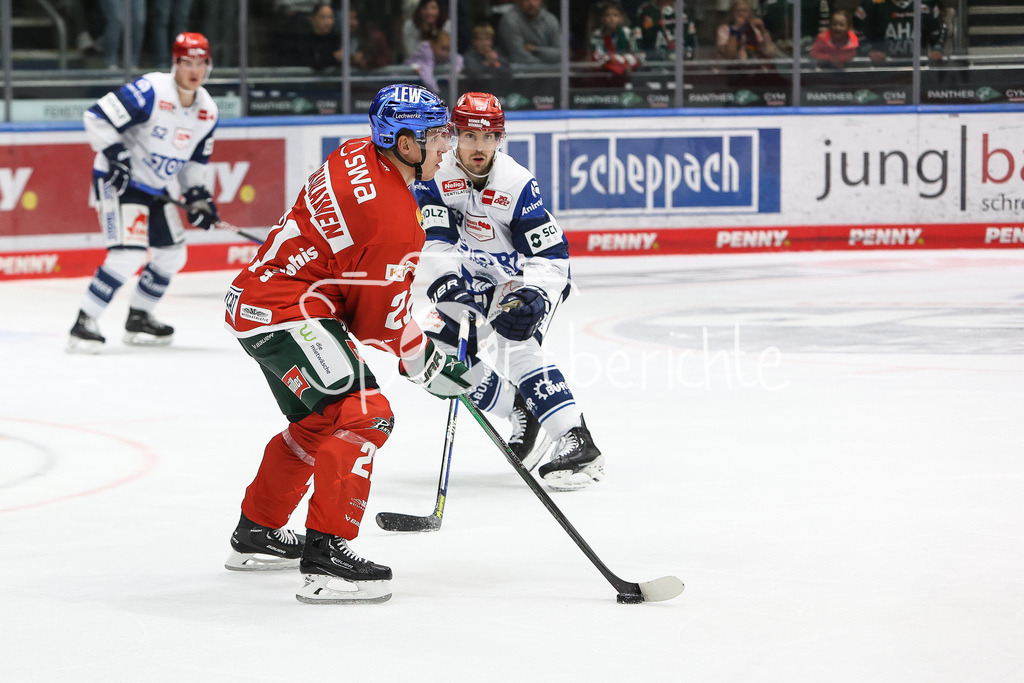 Augsburger Panther - Schwenninger Wild Wings | Jere KARJALAINEN (AEV #21) am Puck  / Freisteller / Einzelfoto