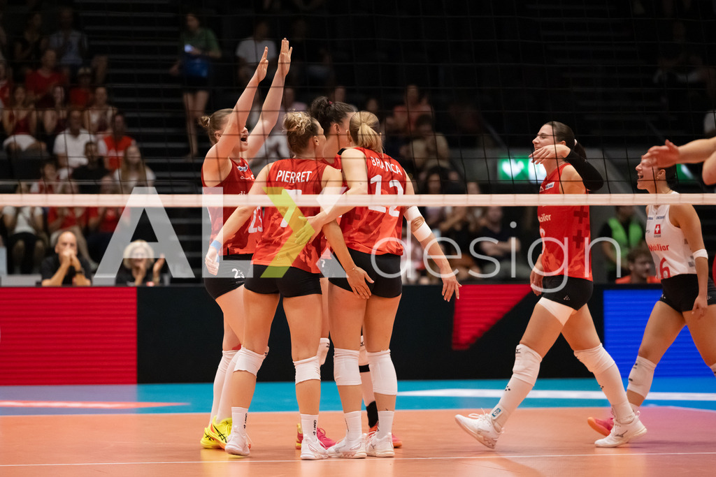 Austria v Switzerland - CEV European League Women | KRIENS, SWITZERLAND - JUNE 14: Team of Switzerland celebrating during the CEV European League match between Austria and Switzerland at Pilatus Arena on June 14, 2026 in Kriens, Switzerland. - Realisiert mit Pictrs.com