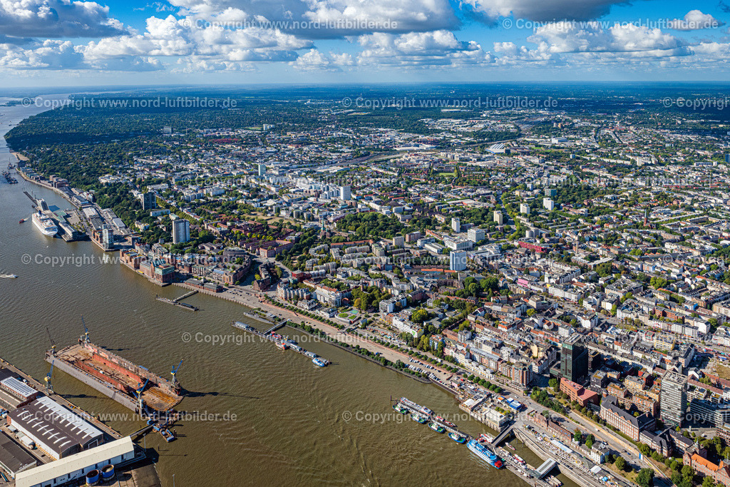 Hamburg_St. Pauli_ELS_2948200922 | HAMBURG 20.09.2022 Hafenanlagen und Landungsbrücken in St.Pauli am Ufer des Fluß- Verlaufes der der Elbe in Hamburg, Deutschland. Weiterführende Informationen bei: hamburg.de GmbH & Co. KG. // Port facilities in St.Pauli on the banks of the river course of the of the River Elbe in Hamburg, Germany. Further information at: hamburg.de GmbH & Co. KG. Foto: Martin Elsen