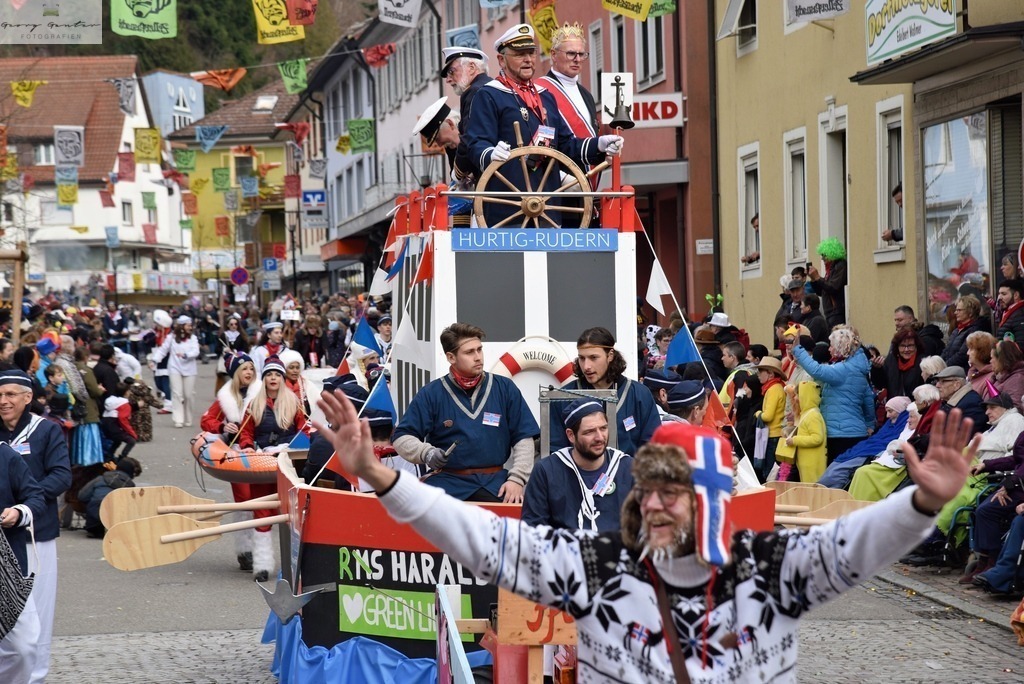 FasMontag _24-028-RA | Fotoblog Schwarzwald, Foto Blog Wiesental, Pfaffenberg, Winterzauber, Zeller Bergland, Zell im Wiesental, Fotoblog Wiesental, Landschaftsfotos, Bilder Wiesental, Natur, Naturbilder, Fastnacht, Zeller Fastnacht, Zeller Fasnacht, Zeller Bergland, Belchen, - Realisiert mit Pictrs.com