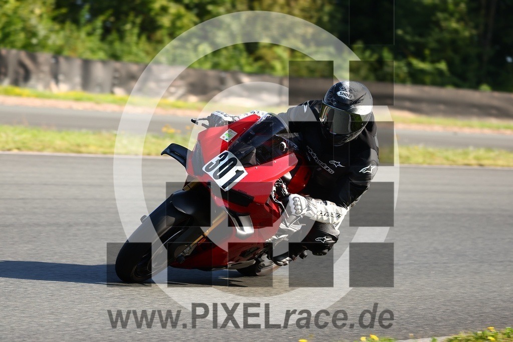 0301-20260907_04068 | Schöne Erinnerungen an spannende Momente - das festzuhalten ist unser Job. PIXELrace.de ist seit 2003 auf den Rennstrecken Europas unterwegs um die Action draußen beim Fahren und die wunderbare Stimmung imm Fahrerlager für euch einzufangen.