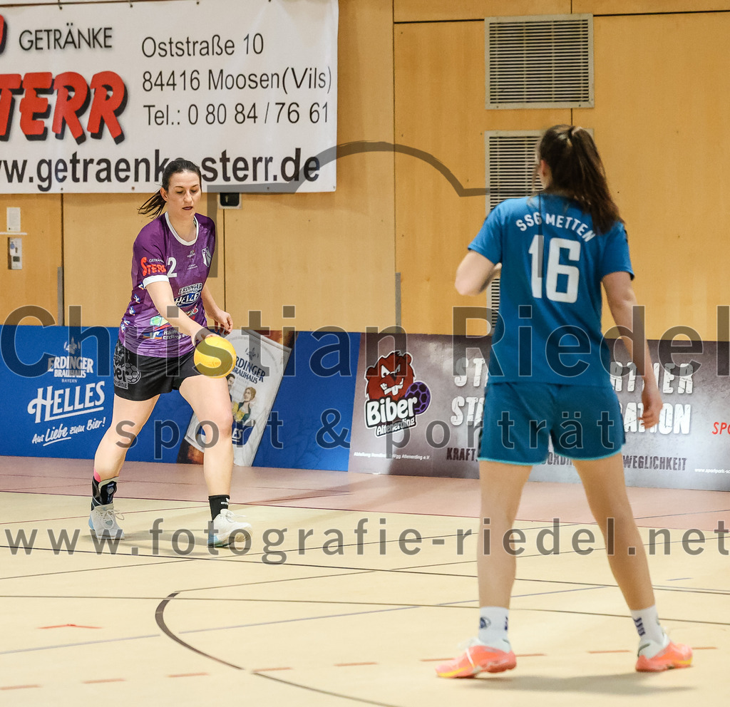 2024-02-24_013_SpVgg_Altenerding_gegen_SSG_Metten_Frauen | Erding, Deutschland, 24.02.2024:
Handball, Bezirksoberliga Frauen Altbayern 2023 / 2024, 15. Spieltag, SpVgg Altenerding gegen SSG Metten, Endergebnis: 32:28

Janina Konrad (SpVgg Altenerding, #2), Nina Bernhard (SSG Metten, #16)

Foto: Christian Riedel / fotografie-riedel.net