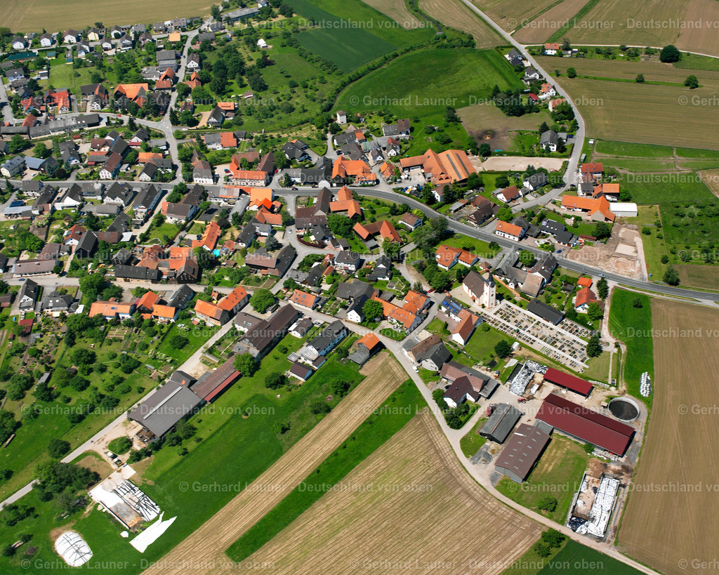 2626169 | RHEINAU 09.06.2006 Ortsansicht am Rande von landwirtschaftlichen Feldern und Nutzflächen  in Rheinau im Bundesland Baden-Württemberg, Deutschland // Village view on the edge of agricultural fields and land  in Rheinau in the state Baden-Wuerttemberg, Germany Foto: Gerhard Launer