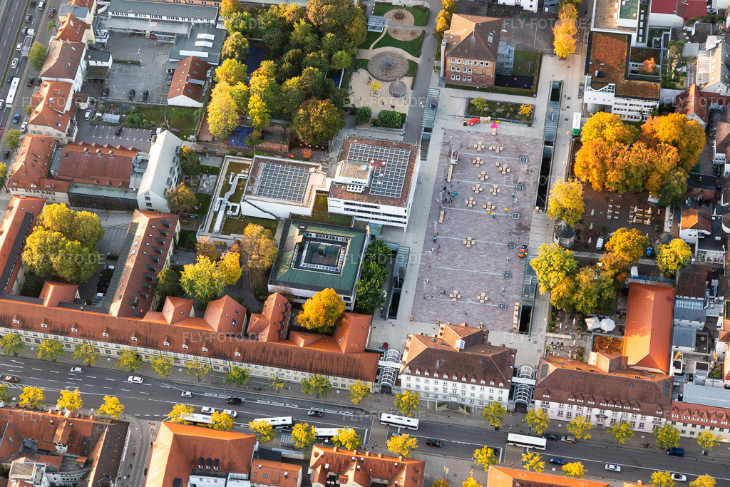 Luftbild: Rathaus Ludwigsburg (Rathausinfo) am Rathausplatz in Ludwigsburg im Bundesland Baden-Württemberg in Deutschland. Foto: IMG_119026.jpg vom 14.10.2019 durch Werner Riehm/FLY-FOTO.de