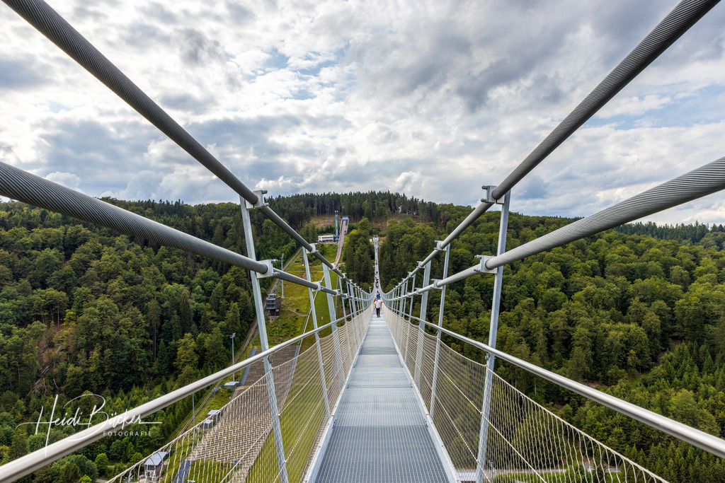 Skywalk Willingen und Mühlenkopfschanze | Der Skywalk Willingen ist die längste Hängebrücke Deutschlands und die zweitlängste der Welt. - Realisiert mit Pictrs.com