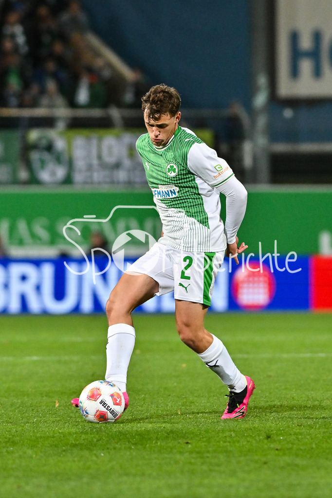 SpVgg Greuther Fürth - Karlsruher SC | FUERTH, GERMANY - OCTOBER 24: with ball Lukas REICH (SpVgg Greuther Fuerth 2) during the 2. bundesliga match between SpVgg Greuther Fuerth vs. Karlsruher SC on matchday 10 at Sportpark Ronhof Thomas Sommer on October 24, 2025 in Fuerth, Germany / DFL REGULATIONS PROHIBIT ANY USE OF PHOTOGRAPHS AS IMAGE SEQUENCES AND/OR QUASI-VIDEO