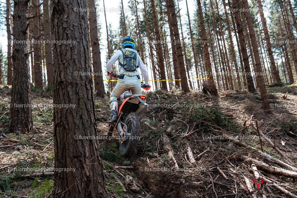 fuernholzer_250501-C1-807 | Fotografische Impressionen von der Red Stag Enduro Extreme by fuernholzer-photography.com. Endurosport in Österreich fotografisch festgehalten von fuernholzer. Auftragsfotografie für Private, Gewerbefotos und Industriefotografie. Eventfotografie, Sportfotografie und Motorsportfotografie. Anbieter von Fotoworkshops, Fototraining, fotografischen Vorträgen und Fotoseminaren.