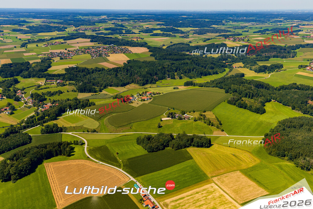 Schrägluftbild  Langkofen  Aßling - Das Luftbild wurde 2025 vom UL-Flugzeug heraus erstellt ( keine Drohne ) - Hochauflösende Luftaufnahme -Nicht vergleichbar mit Google Maps oder Satelittenbilder- Die Geschenkidee !Mit Lizenz und Bildrechte bestellbar